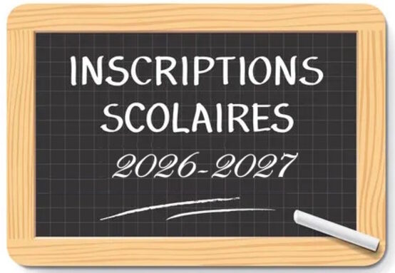 ardoise indiquant "inscriptions scolaires 2026-2027"